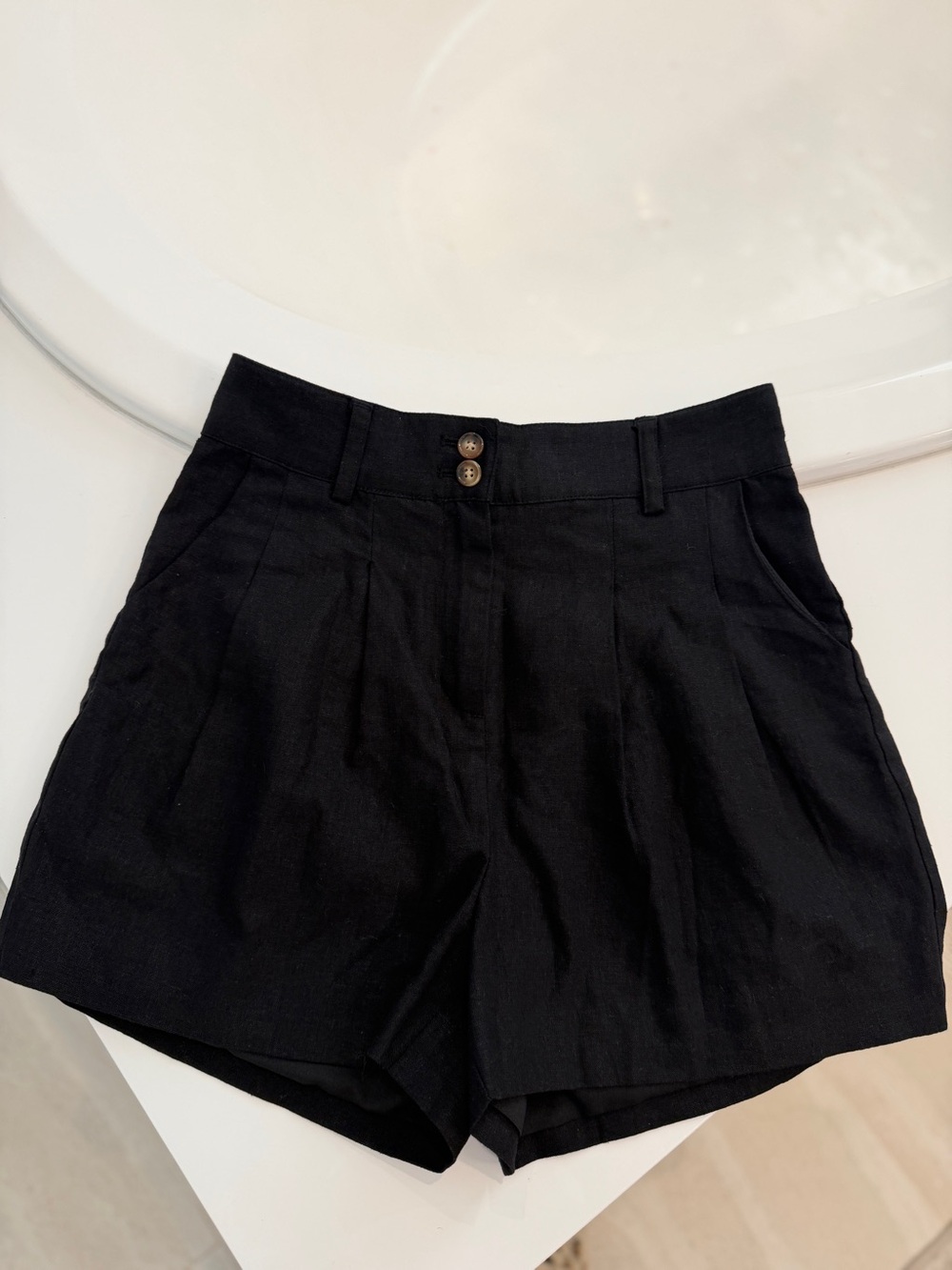 Evereve Black High-Waist Pleated Shorts with Double Button